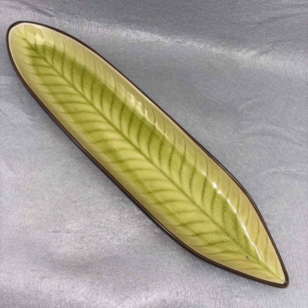 Vintage Pier One Stoneware Long Green Tropical Palm Leaf Appetizer Boat‎ Plate